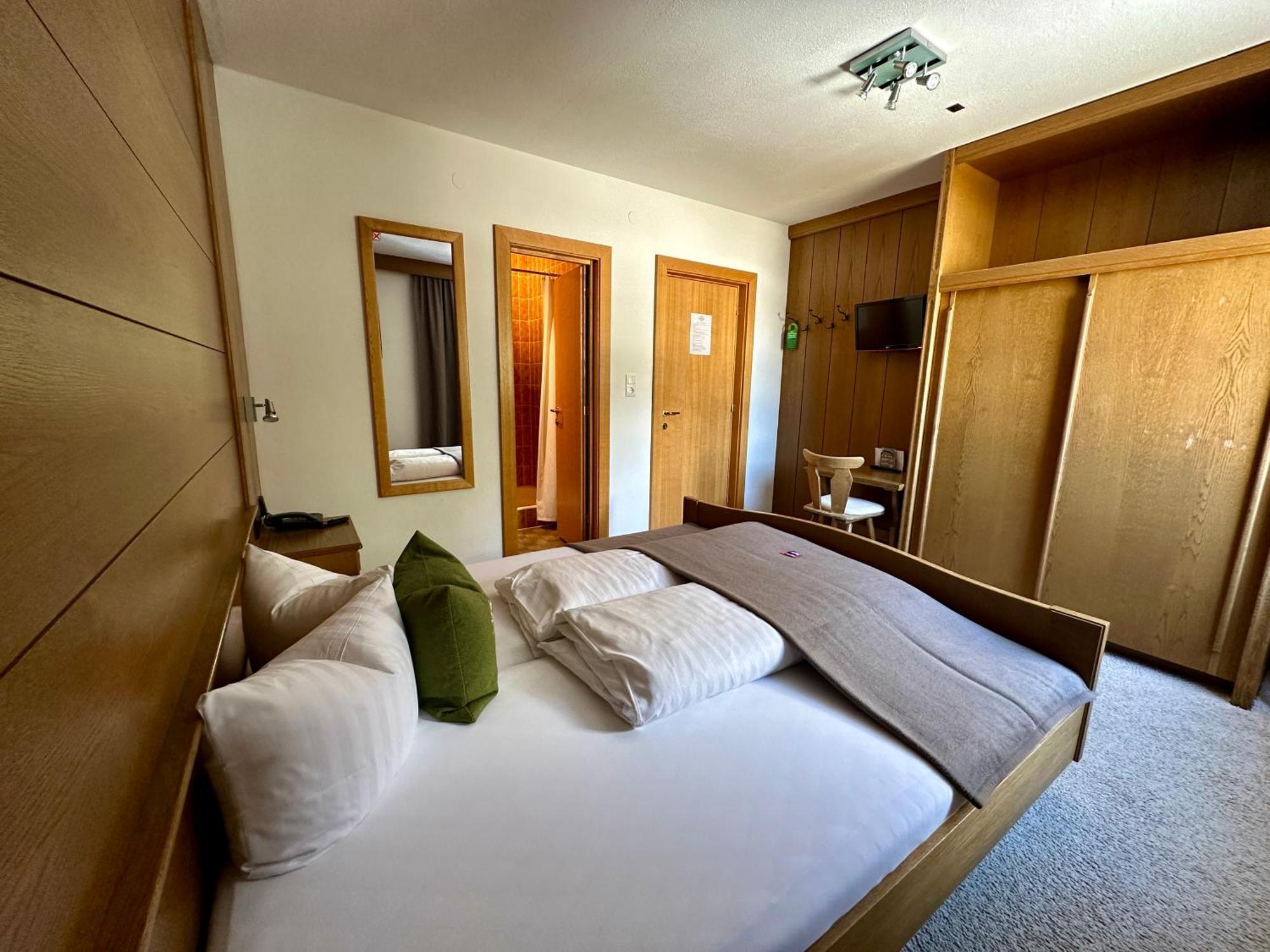 Hotel Zirbenhof Sankt Leonhard im Pitztal Værelse billede