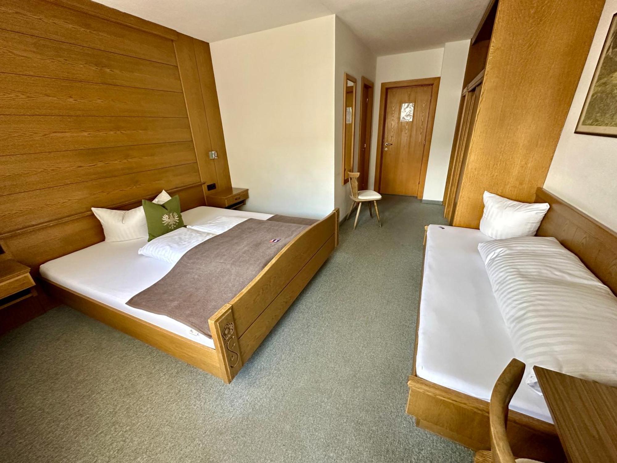 Hotel Zirbenhof Sankt Leonhard im Pitztal Værelse billede