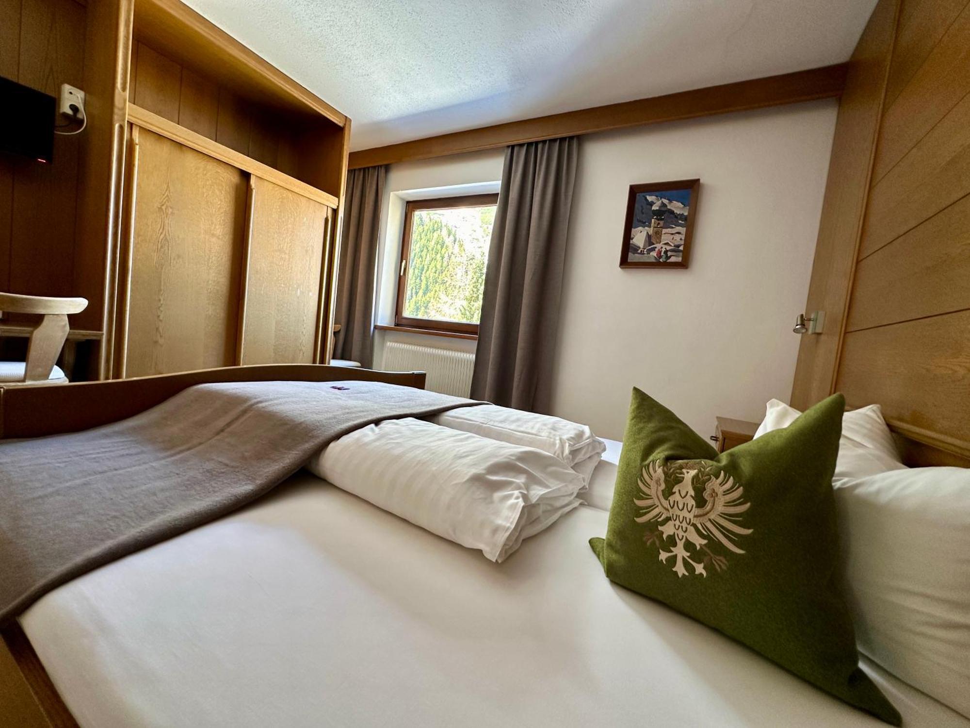 Hotel Zirbenhof Sankt Leonhard im Pitztal Værelse billede